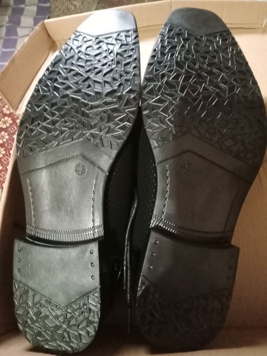 Pantofi noi  stare excelentă- 50. l