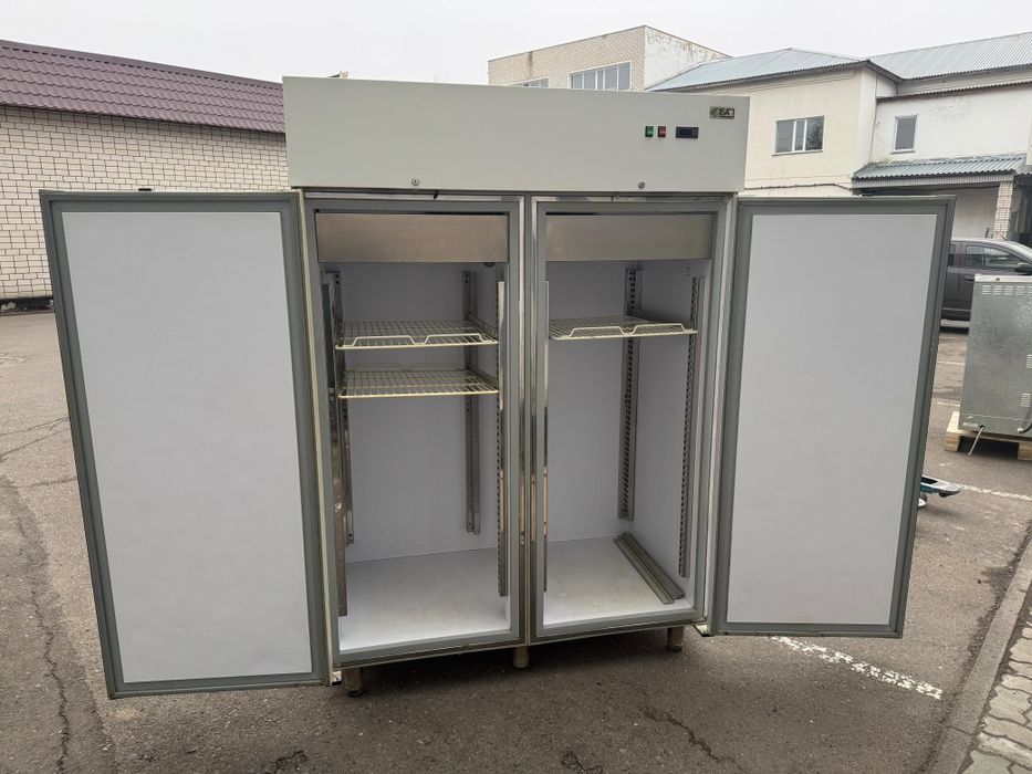 Продам холодильный шкаф