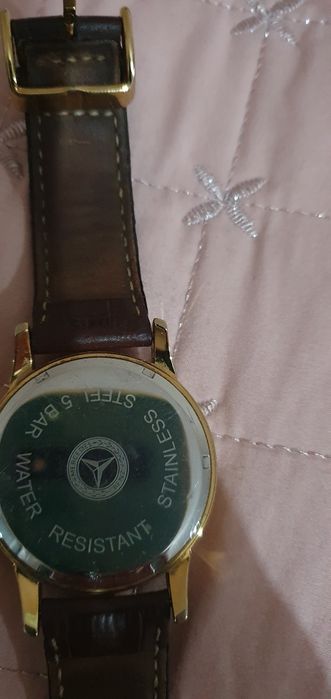 Продавам часовник мерцедес малко ползван 2 .3 пъти изпращам по еконт за пловдив може и лично предаване