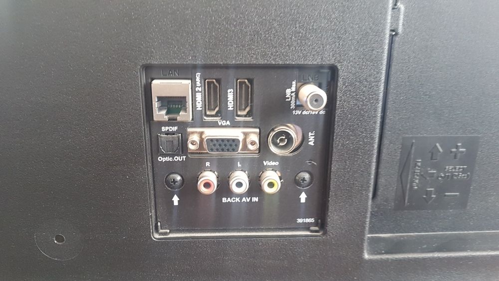 Продавам Смарт Телевизор  JVC 32 инча