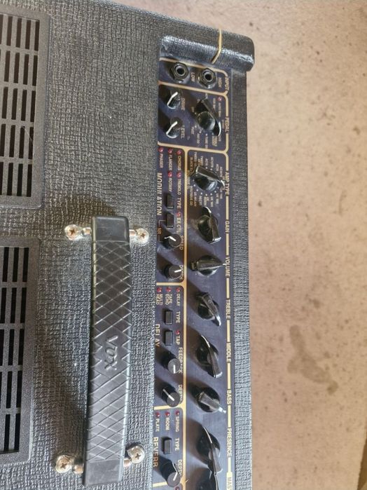 VOX AD60VTX cu pedale originale – amplificator cu lampă (valvă)