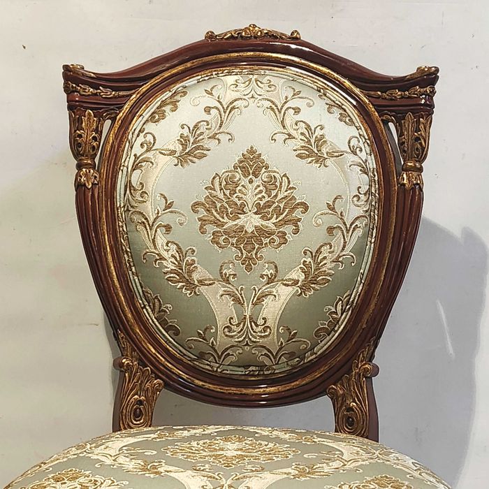 Класически стол в стил Луи XVI с дамаска в златисто и светлосиньо