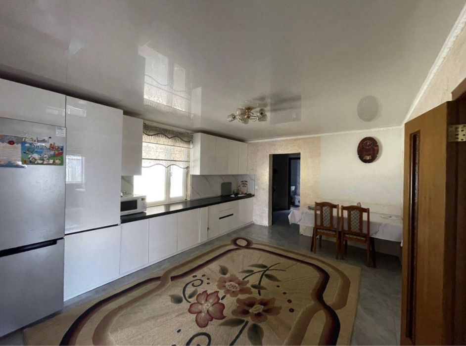 Подселениега 2 қыз керек