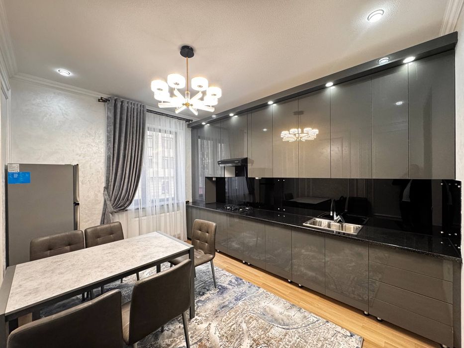 Продаётся 3х комнатная квартира 2 - этаже с лифтом. Вокзал