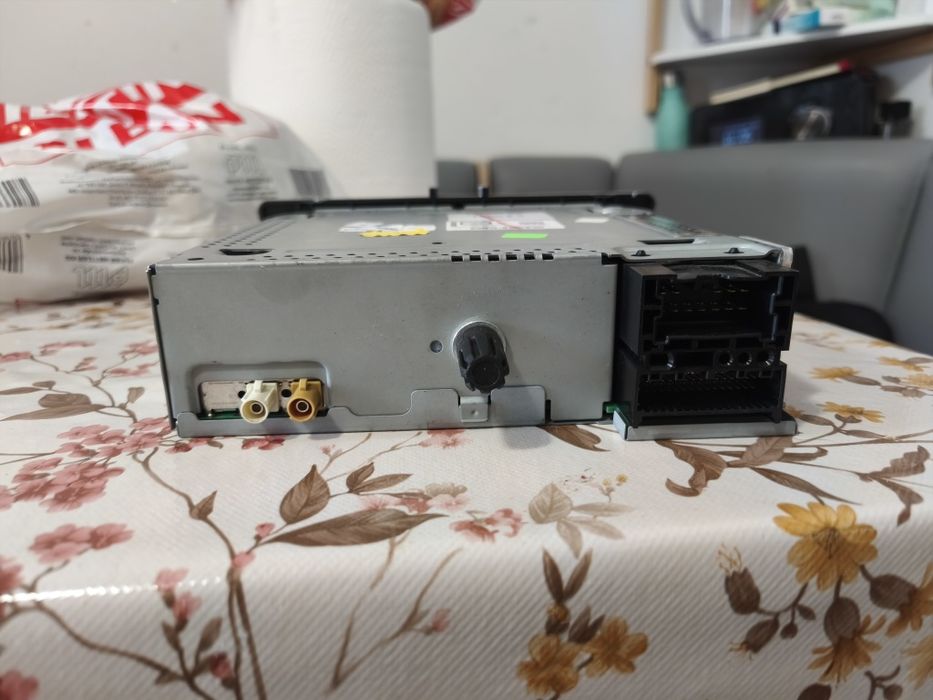 Vând casetofon original Megane 3