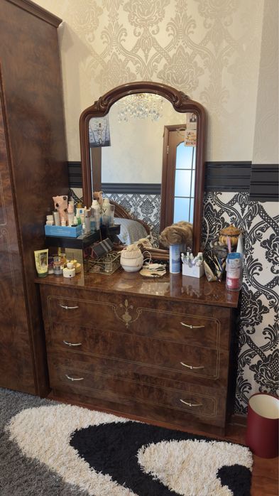 Продам спальный гарнитур