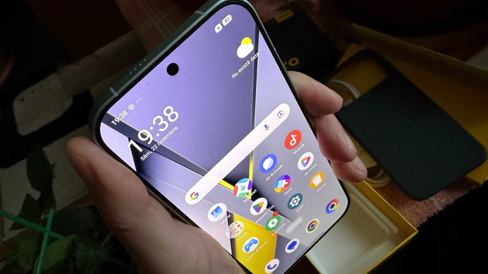 Vând telefon Xiaomi Poco F8 Pro 512GB, ca nou - cutie completă + husă