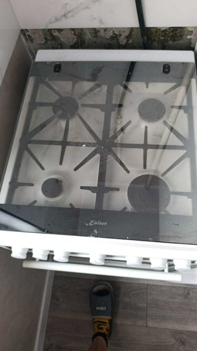 продам газовую плиту Казер