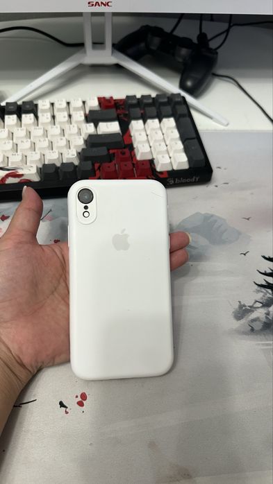 Продам IPhone XR