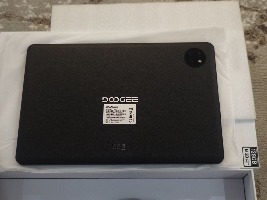 Tableta Doogee cu SIM QuadCore , 128gb memorie , android 15 sigilata