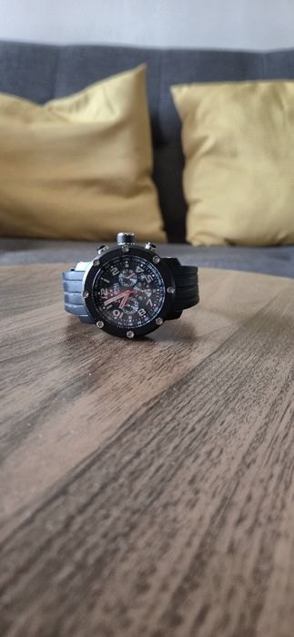 Продавам Часовник TW STEEL Оригинал