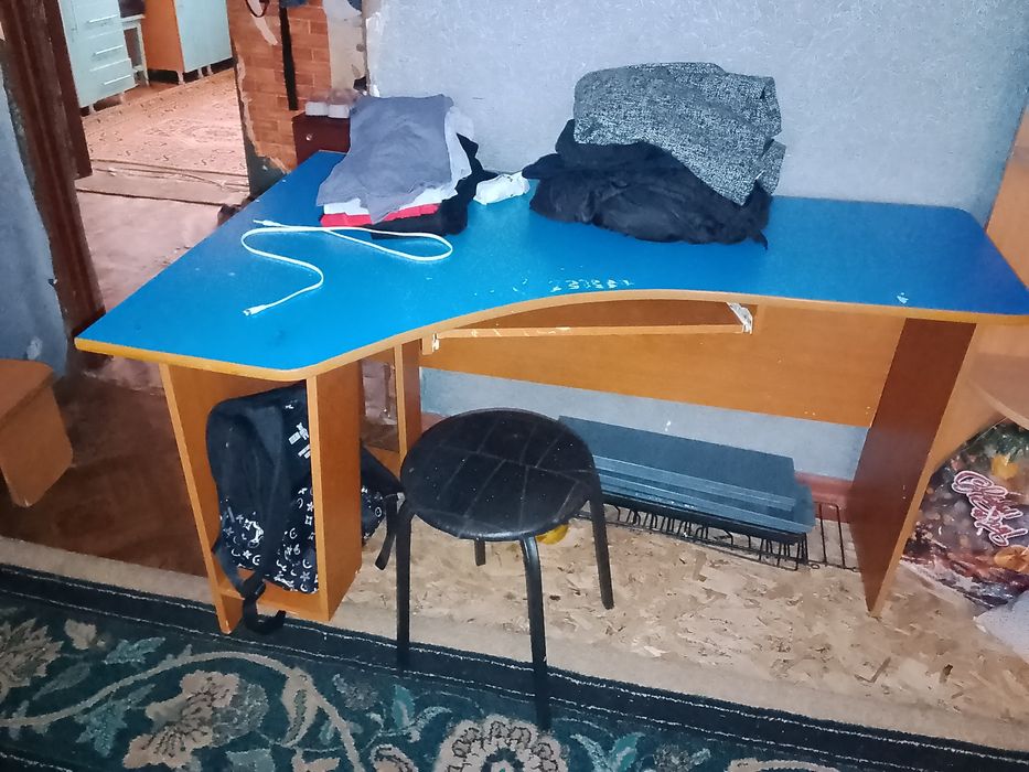 Компьютерный стол за 4000