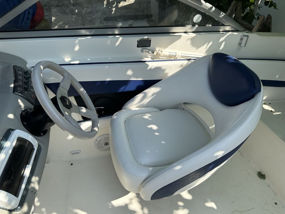 Vand barca Bayliner  652
