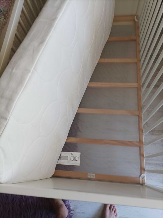 Бебешко легло IKEA SOLGUL + матрак JÄTTETRÖTT