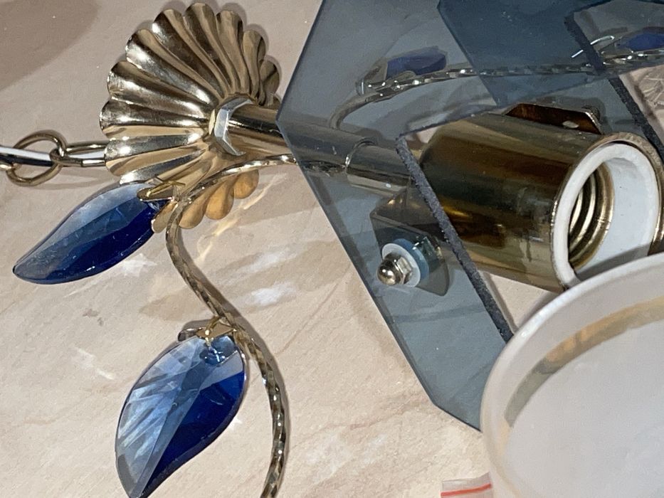 продам люстру под потолок