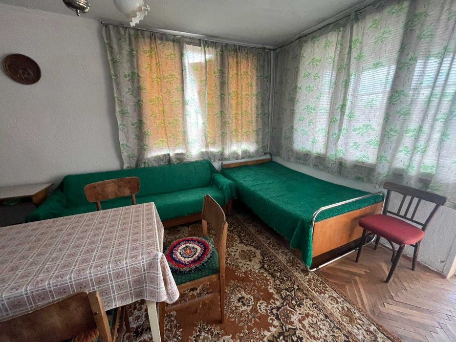Къща с 4 спални и двор 1200 кв.м. за продажба в село Осетеново