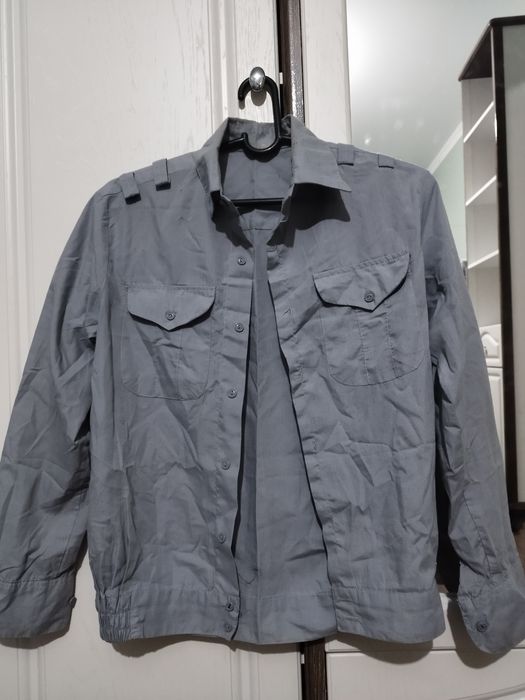 Военные куртки и рубашка