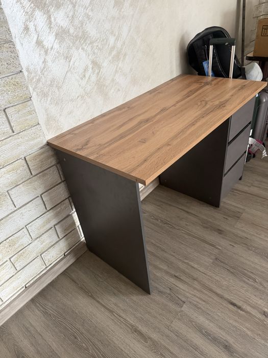 Стол рабочий-компьютерный