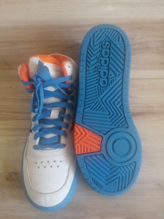 ,, Adidas,, Високи спортни маратонки, употребявани. .