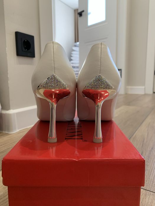 Белые свадебные туфли