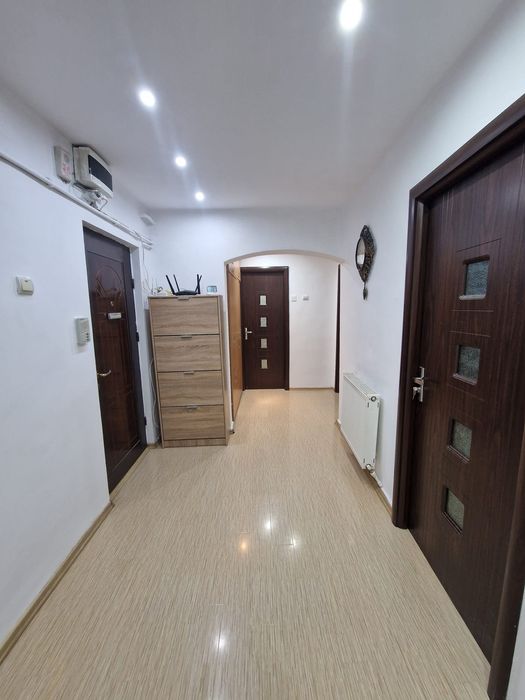 Vand sau inchiriez(minim 6 luni)apartament 3 camere