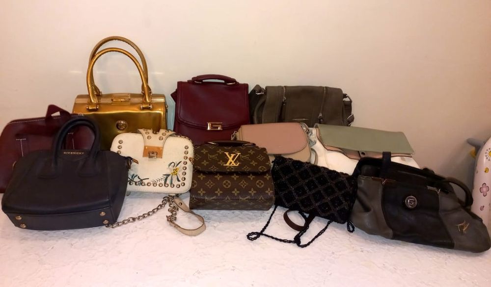 Продам / сумочку фирменный  /