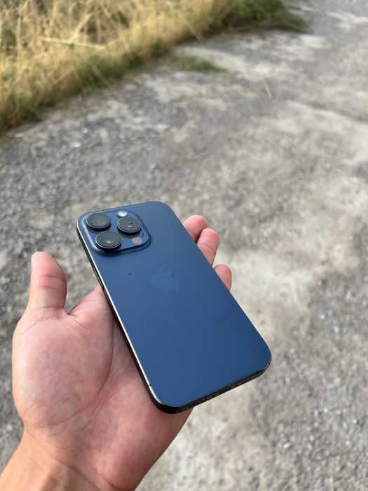 iPhone 15 pro темно синий