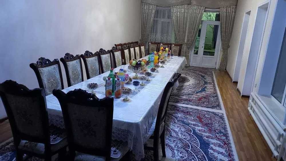 12 стул ва стол сотилади. Ҳолати яхши.