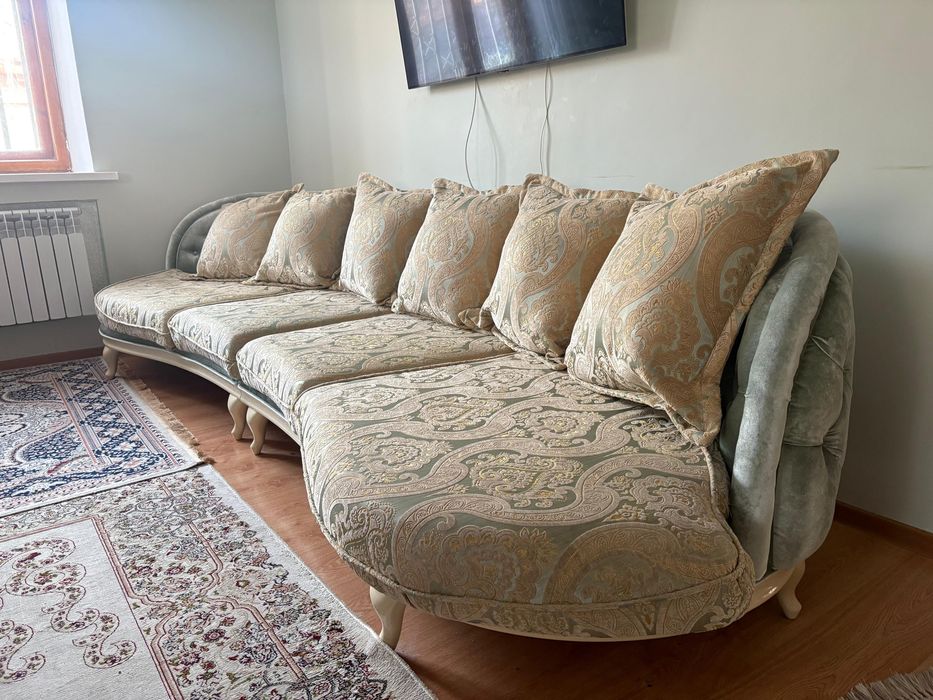 Продаю диван в хороший состоянии