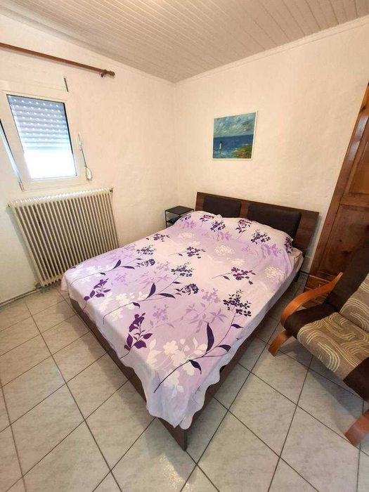 Продава малка къща с площ 60 м2 с двор 220 м2 в Аспровалта, Гърция