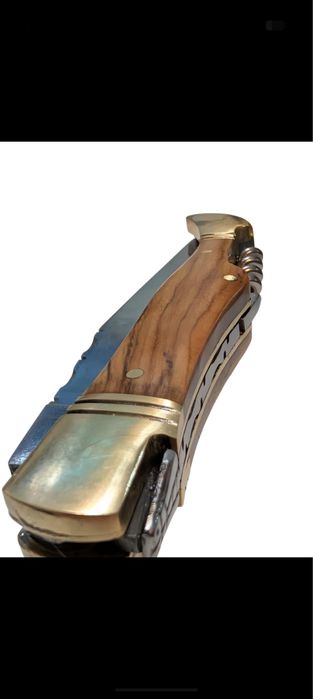 Briceag „Laguiole” produs in atelierul  "Roger Orfèvre" (Franța)