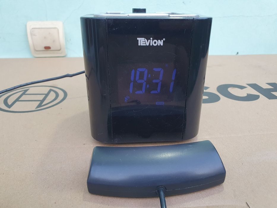 Проекционен Радиочасовник - Tevion с Радиосигнал и FM Радио !