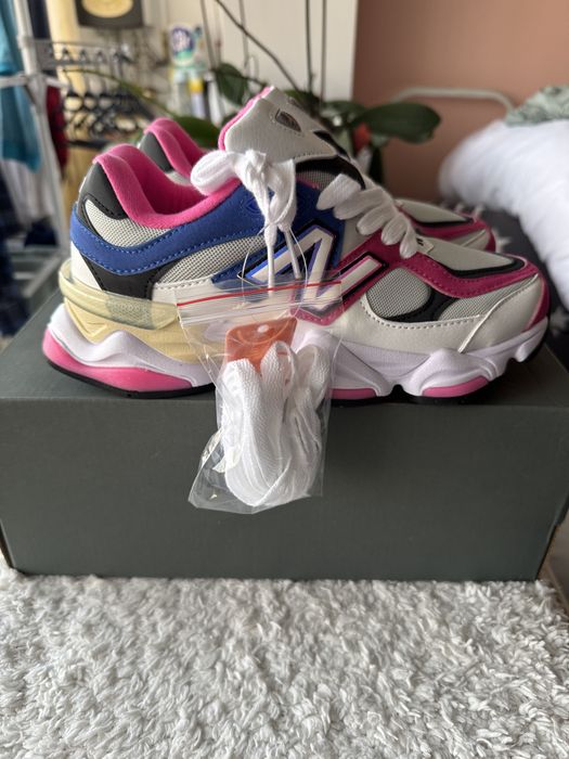 Adidasi New Balance 9060 numarul 37