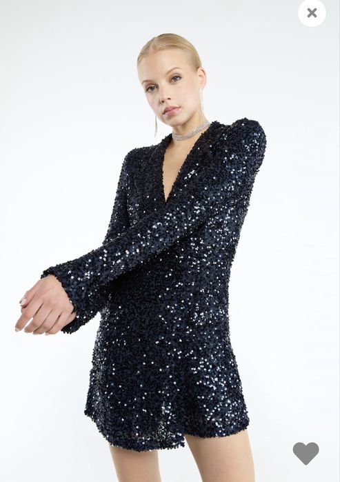 Черна рокля с паети