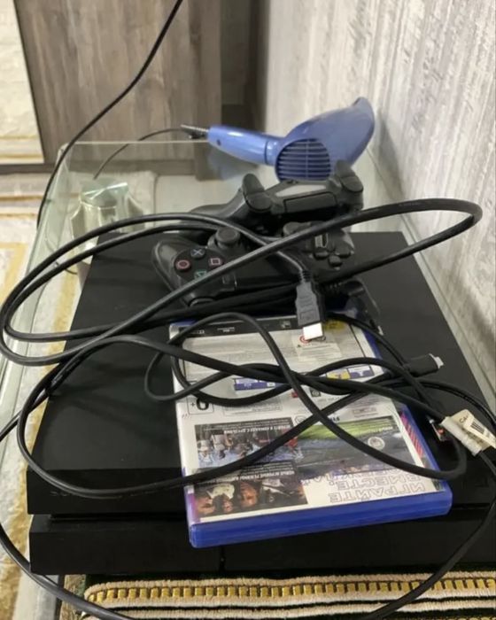 PS4 в хорошем состоянии