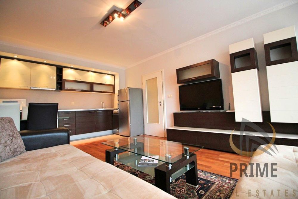 Дава се под наем Двустаен апартамент в Бургас, Център - 69 кв.м за 510 € - Снимка #4