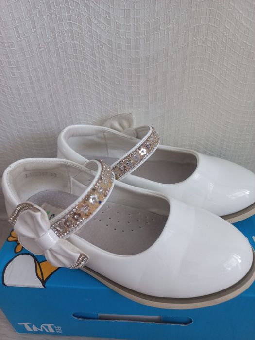Продам детскую обувь