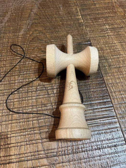 Vand KEN KROM SLAYDAWG 4 stare noua  ( kendama