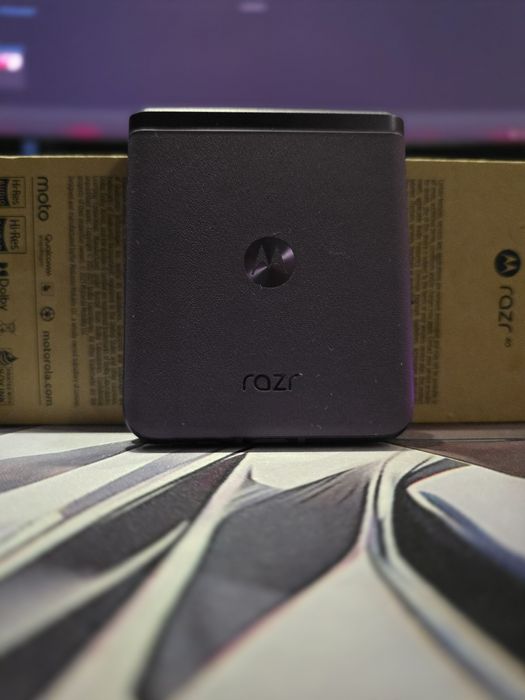 Motorola Razr 40 (Summer Lilac) 8/256GB – Като НОВ + 2 кейса подарък