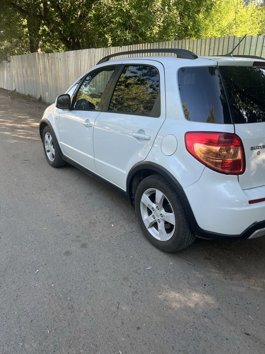 Продам Сузуки sx4 2010