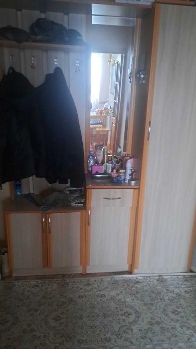 Продам шкаф, зеркало, тумбочка с вешалка и в прихожую
