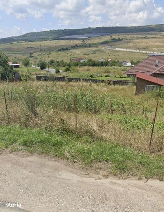 Teren cu acces direct din strada Dealul Fanatelor