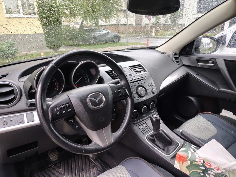 MAZDA 3 2011 — imagine 5