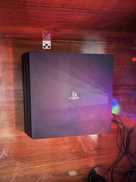 Playstation 4 pro 1TB 2 joystik