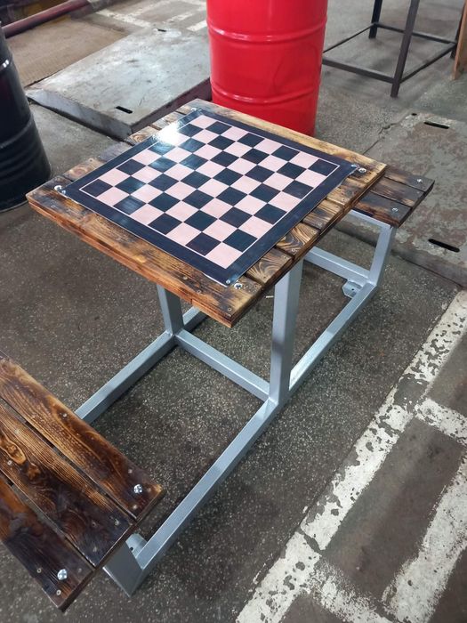 Печат на винил и перфофолио. Стикери, табели, брандиране на тениски