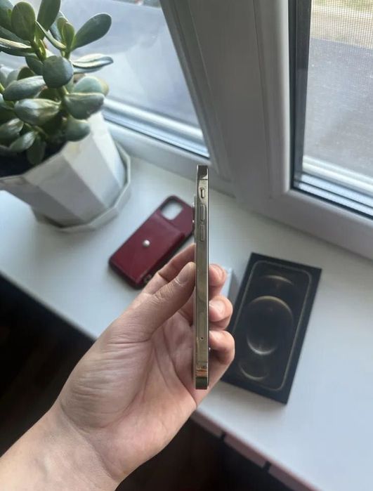 Продам Iphone 12 Pro 256gb