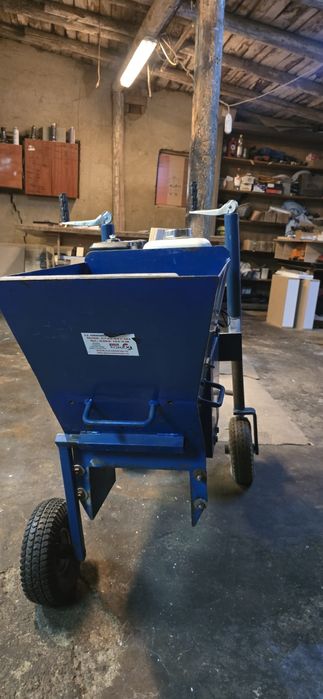 Masina de facut borduri Lil Bubba