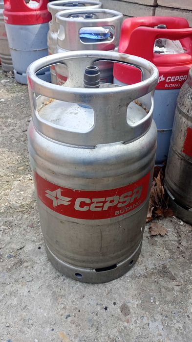 Продавам газови бутилки