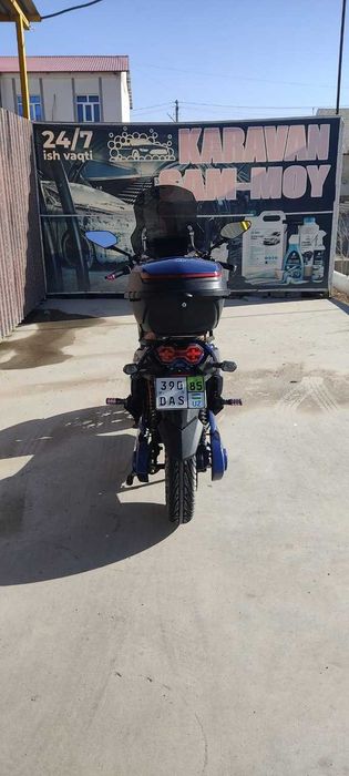 Sportivni skuter sotiladi