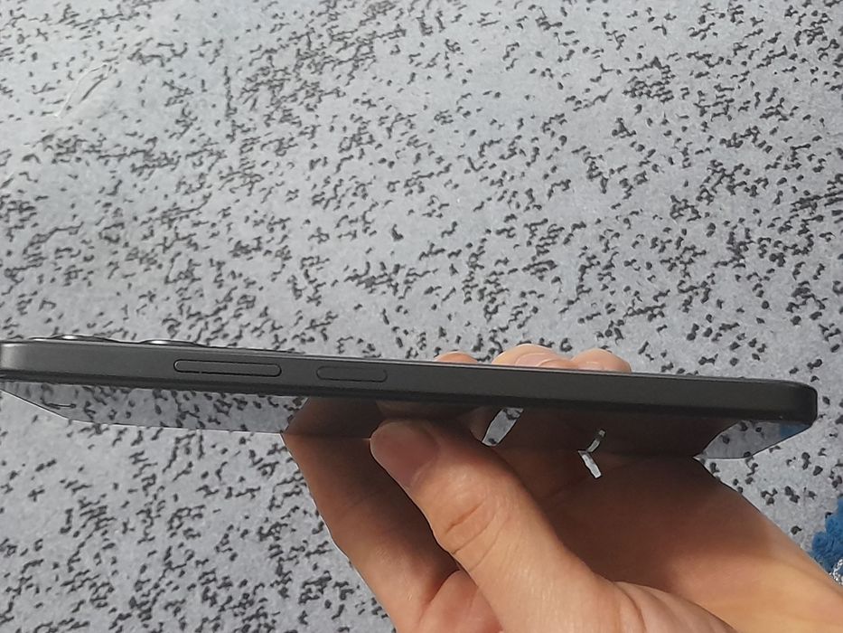 Redmi 15 . 6+6/128 .